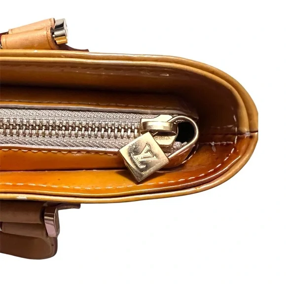 Louis Vuitton Houston Vernis Monogram Tote Bag - Picture 8 of 15